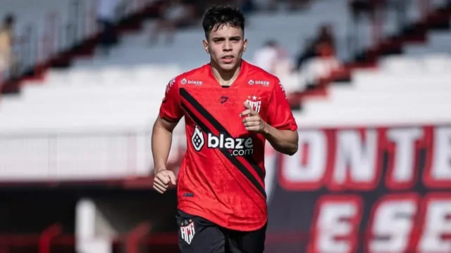 Atlético volta ao transfer ban após nova cobrança ligada a Alejo Cruz
