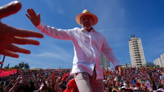 Ato pró-Lula no Largo da Batata, em SP, reúne Haddad e Tebet a 12 dias do segundo turno