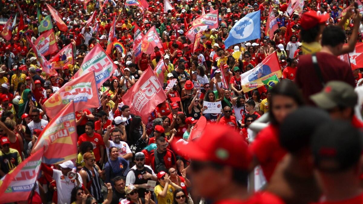 Atos pró-Lula reúnem manifestantes e artistas pelas capitais