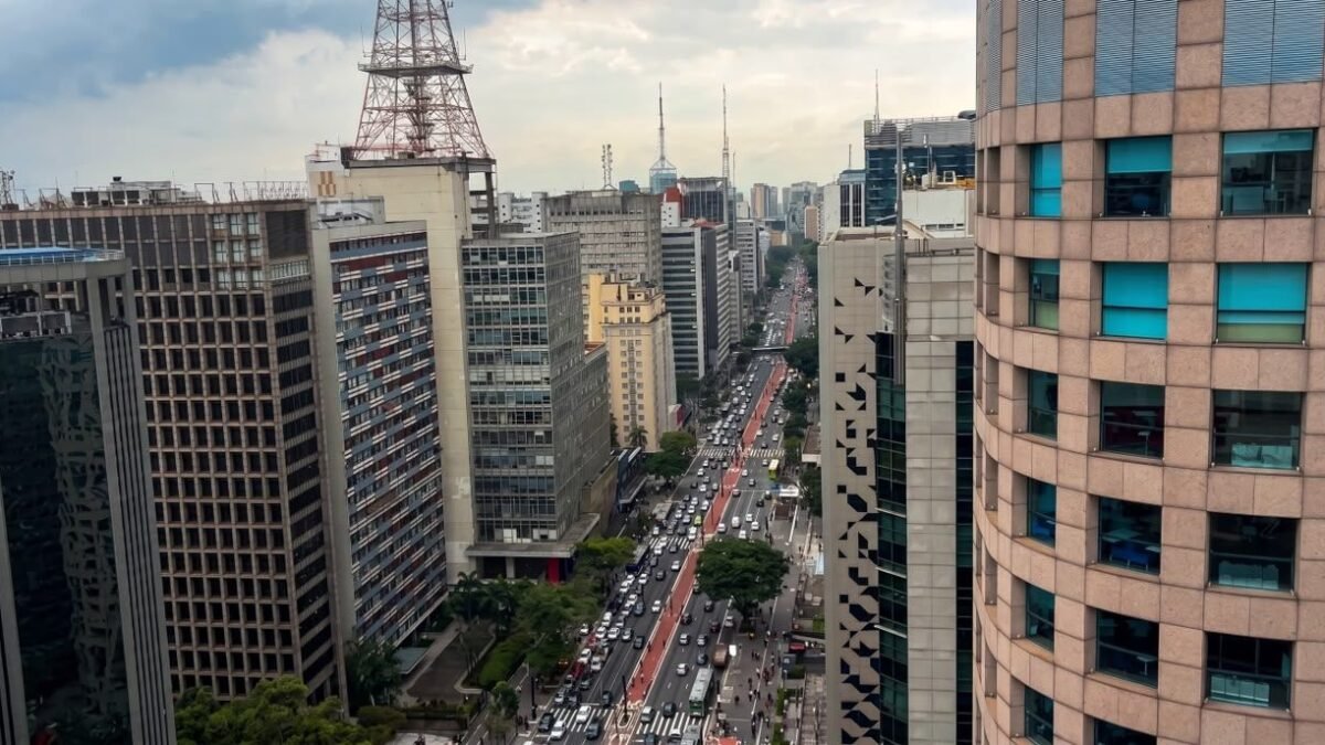 Avenida Paulista: como o coração financeiro de SP virou motor de cultura, serviços e negócios