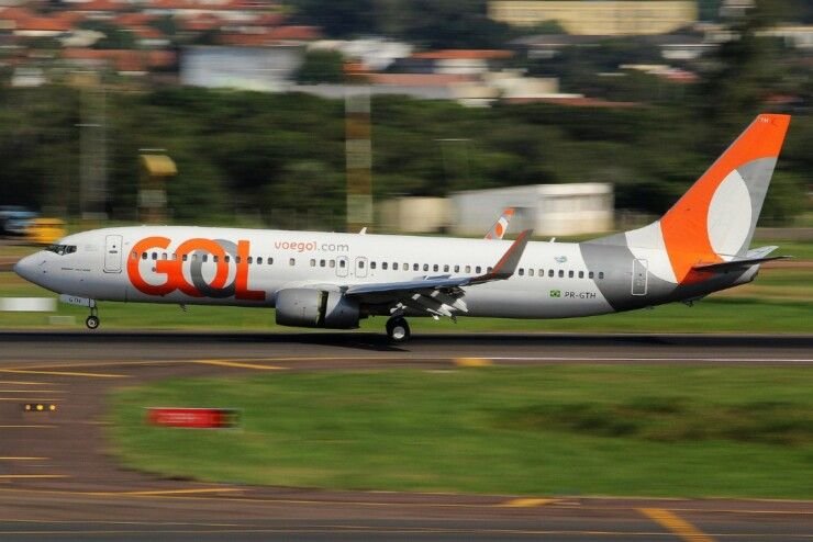 Avião tem pouso de emergência após alerta de fumaça em Maringá