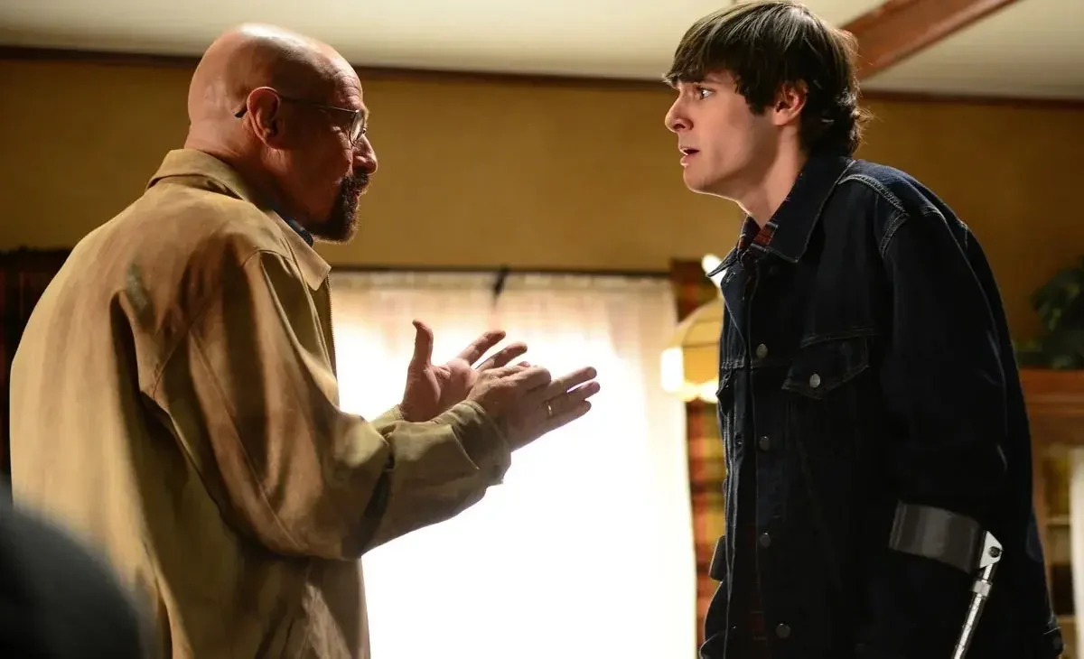 Bryan Cranston revela última conversa com RJ Mitte antes da morte do ator de ‘Breaking Bad’