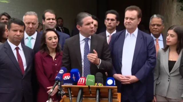 Câmara dos Deputados avança com PEC para implementar voto distrital misto a partir de 2034
