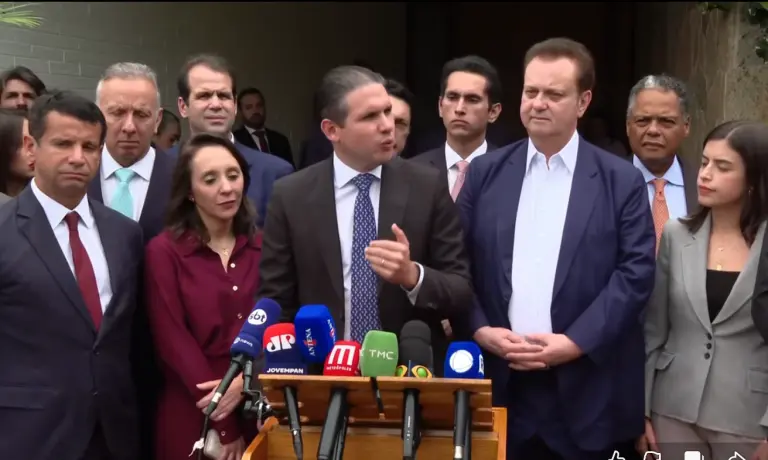 Câmara dos Deputados avança com PEC para implementar voto distrital misto a partir de 2034