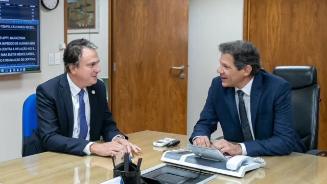 Camilo ganha força, mas Haddad mantém espaço na disputa pela Casa Civil de Lula