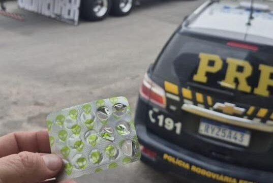 Caminhoneiro é preso após dirigir por 23 horas e atingir 150 km/h na BR-101