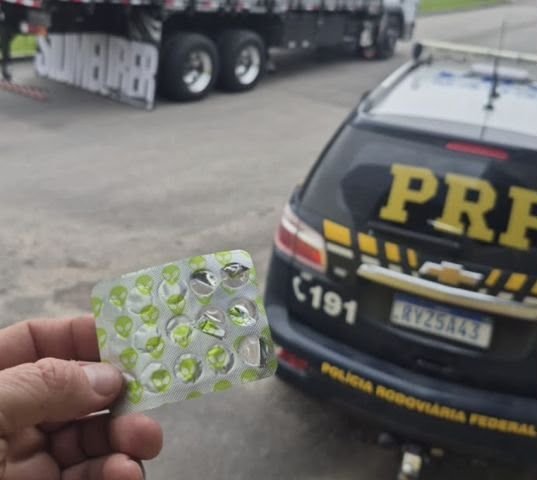 Caminhoneiro é preso após dirigir por 23 horas e atingir 150 km/h na BR-101