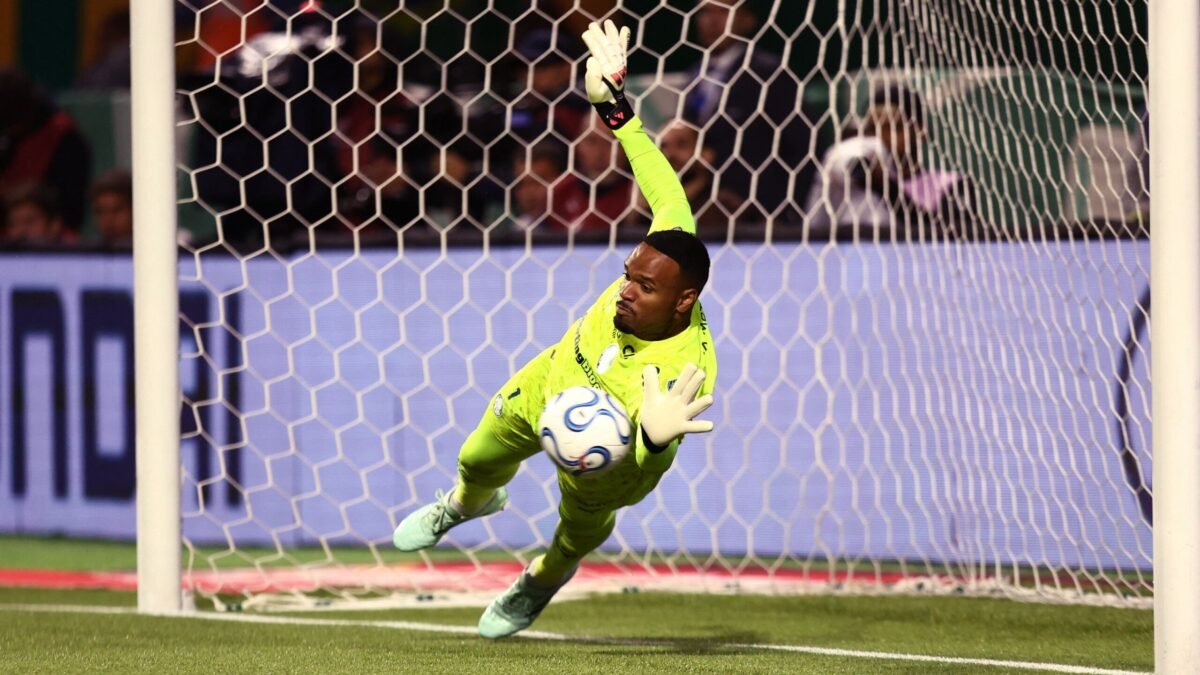 Carlos Miguel defende pênalti decisivo, Palmeiras supera Fluminense e avança para a final da Libertadores