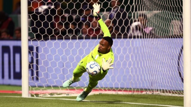 Carlos Miguel defende pênalti decisivo, Palmeiras supera Fluminense e avança para a final da Libertadores