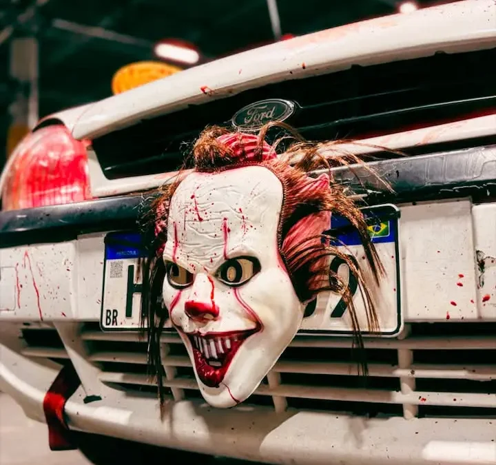 Carros fantasiados de Halloween invadem encontro automotivo em Goiânia