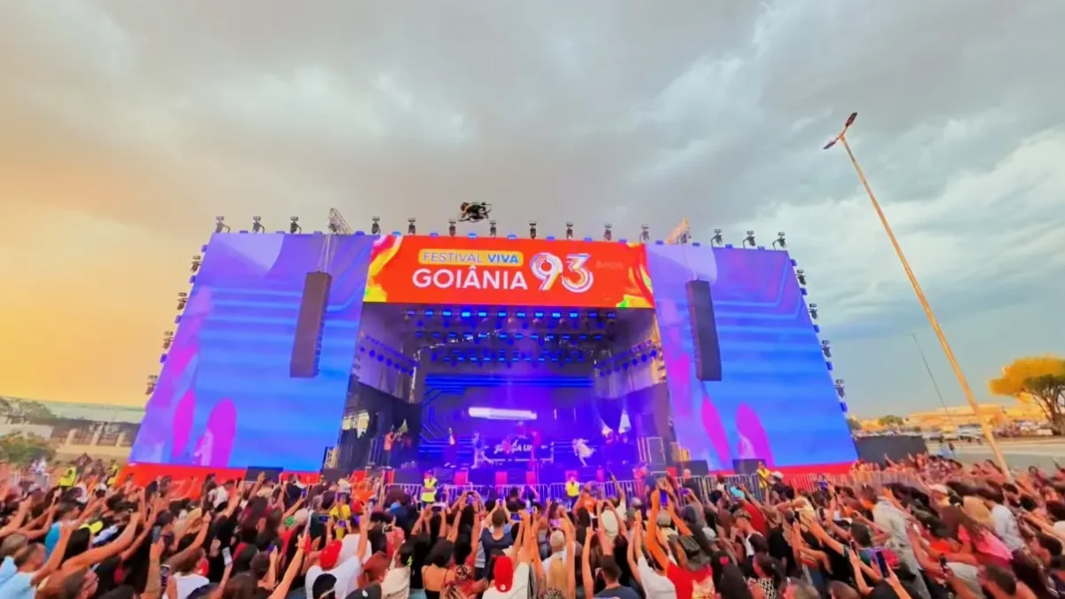 Celebrações do aniversário de Goiânia contaram com desfile cívico-militar, passeio motociclístico, feira gastronômica e shows
