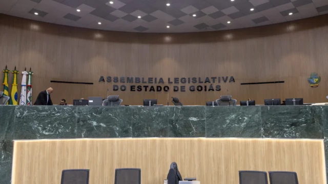 Cinco deputados eleitos articulam pela presidência da Alego