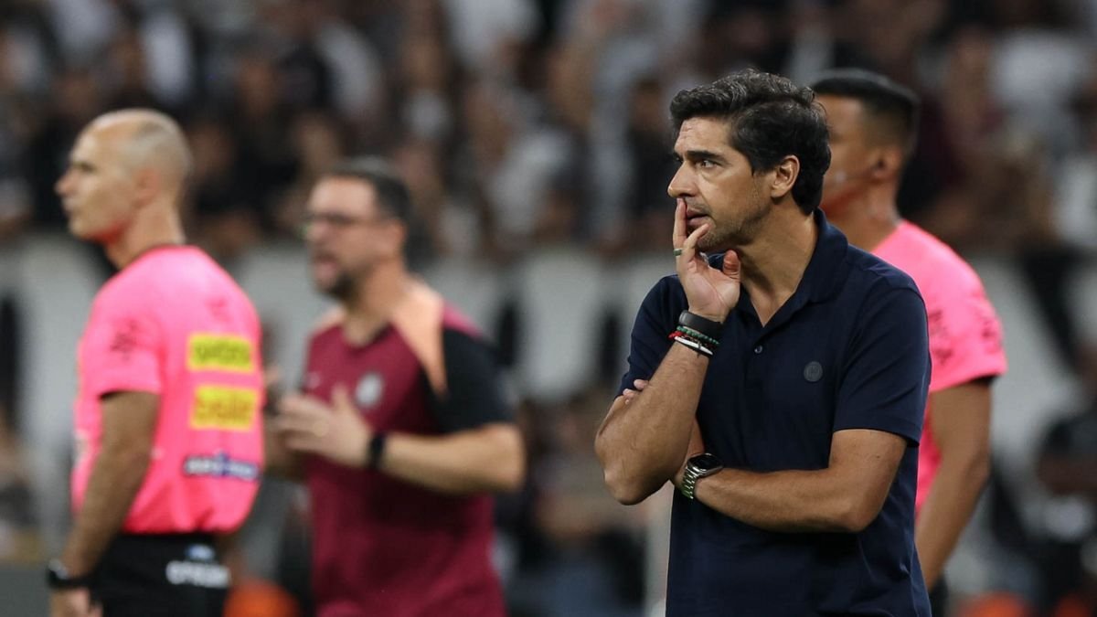 Classificados, torcedores do Palmeiras reclamam de Abel: ‘Covarde’