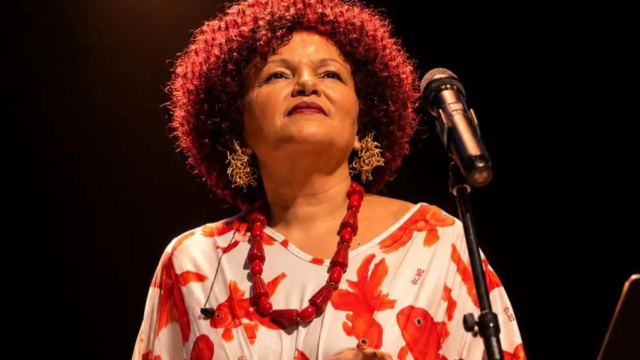 Cláudia Vieira celebra 30 anos de carreira com show em Goiânia