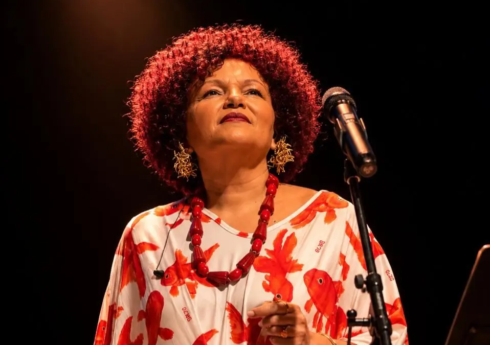 Cláudia Vieira celebra 30 anos de carreira com show em Goiânia