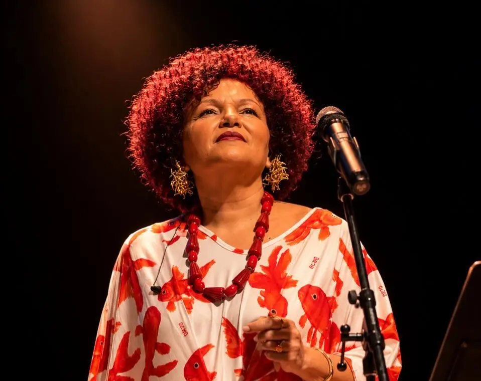 Cláudia Vieira celebra 30 anos de carreira com show em Goiânia