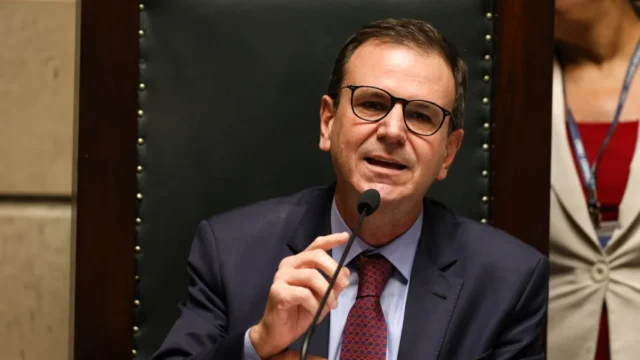 Coligação de Paes pede esclarecimentos ao TSE sobre votos de Garotinho