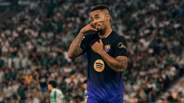 Com gol de Gabriel Jesus, Barcelona atropela o Betis e garante melhor início de temporada de sua história