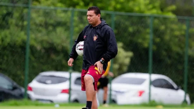 Com três competições em 2027, Anápolis aposta em técnico conhecido no futebol goiano