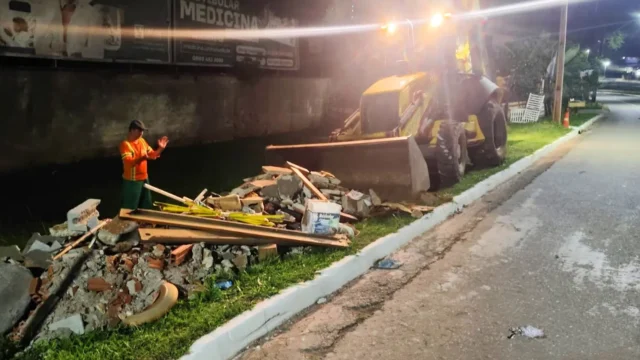 Comurg retira três toneladas de lixo e lama do Córrego Botafogo após temporal
