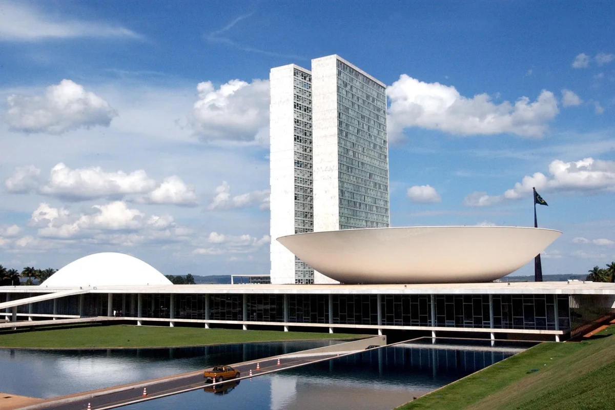 Concurso da Câmara dos Deputados oferece salário de R$ 32 mil e cobra inteligência artificial