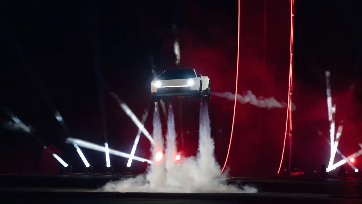 Conheça o novo carro da Tesla que promete voar e virar de ponta-cabeça