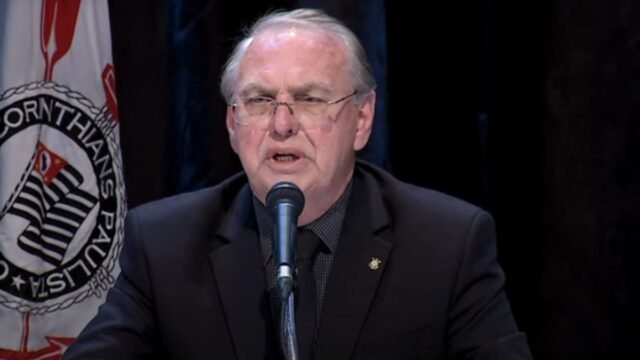 Conselho Deliberativo do Corinthians suspende reunião extraordinária após viagem de Stábile a Brasília