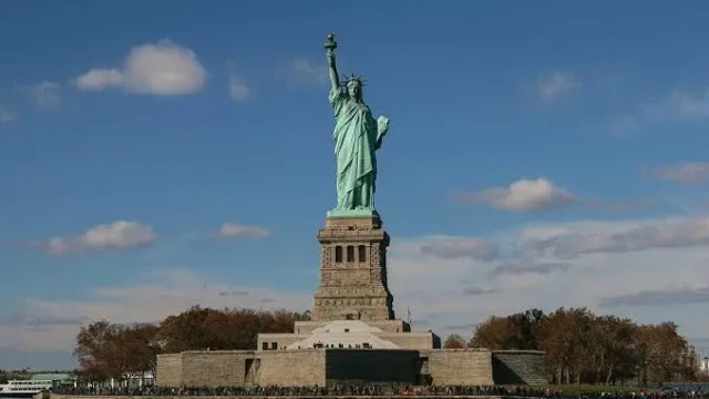 Cônsul-geral diz que não recebeu orientação para mudar horário de votação em Nova York