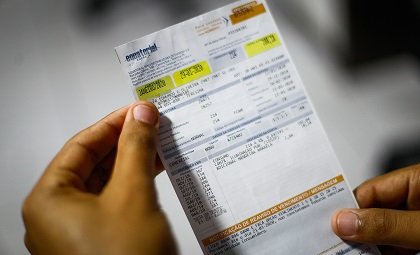 Conta de luz fica mais cara em Goiás: reajuste residencial de 7,36% entra em vigor