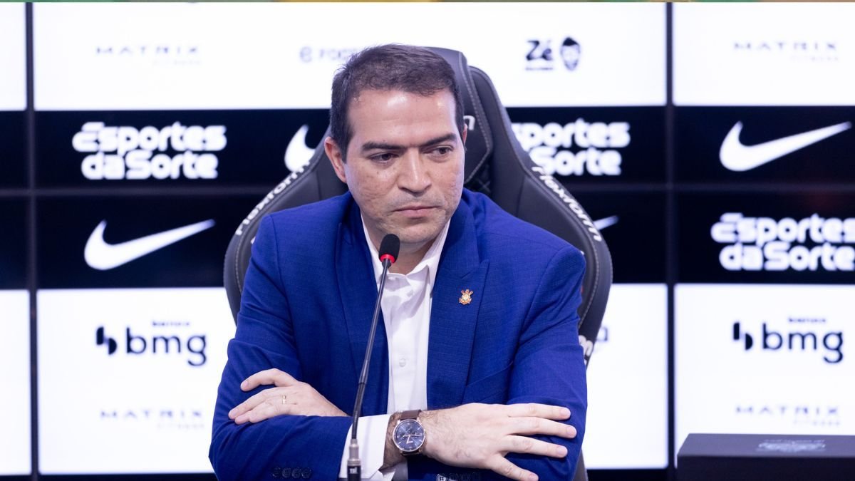 Corinthians comunica saída de Marcelo Paz
