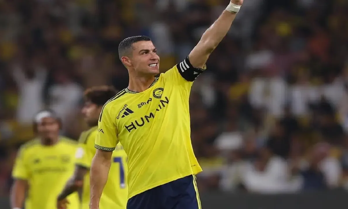Cristiano Ronaldo marca hat-trick e chega a 985 gols na carreira