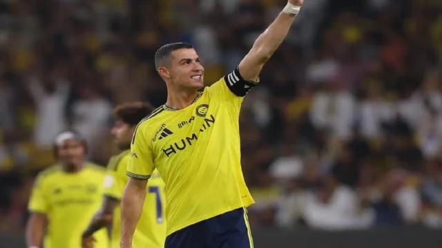 Cristiano Ronaldo marca hat-trick e chega a 985 gols na carreira