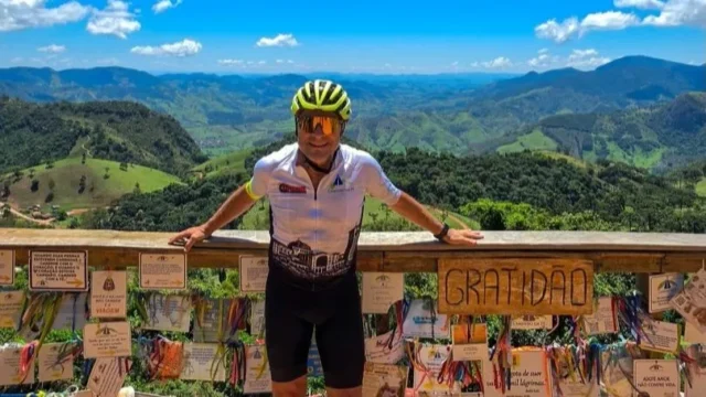 Daniel viaja 300 km de bicicleta até Aparecida e emociona fãs no caminho