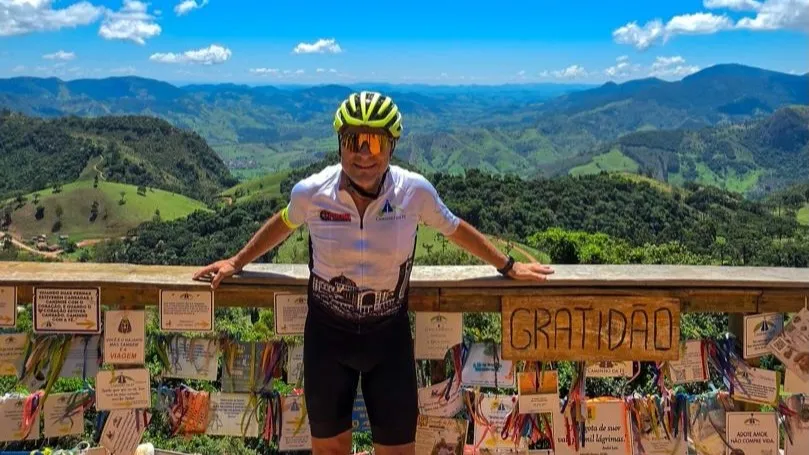 Daniel viaja 300 km de bicicleta até Aparecida e emociona fãs no caminho