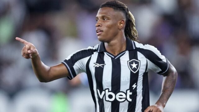 Danilo chama torcida para lotar o Nilton Santos contra a Chapecoense