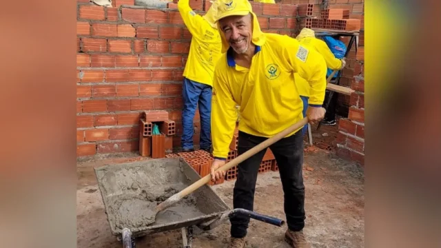 De tijolo em tijolo, voluntários de Goiânia já construíram mais de 200 casas para famílias carentes