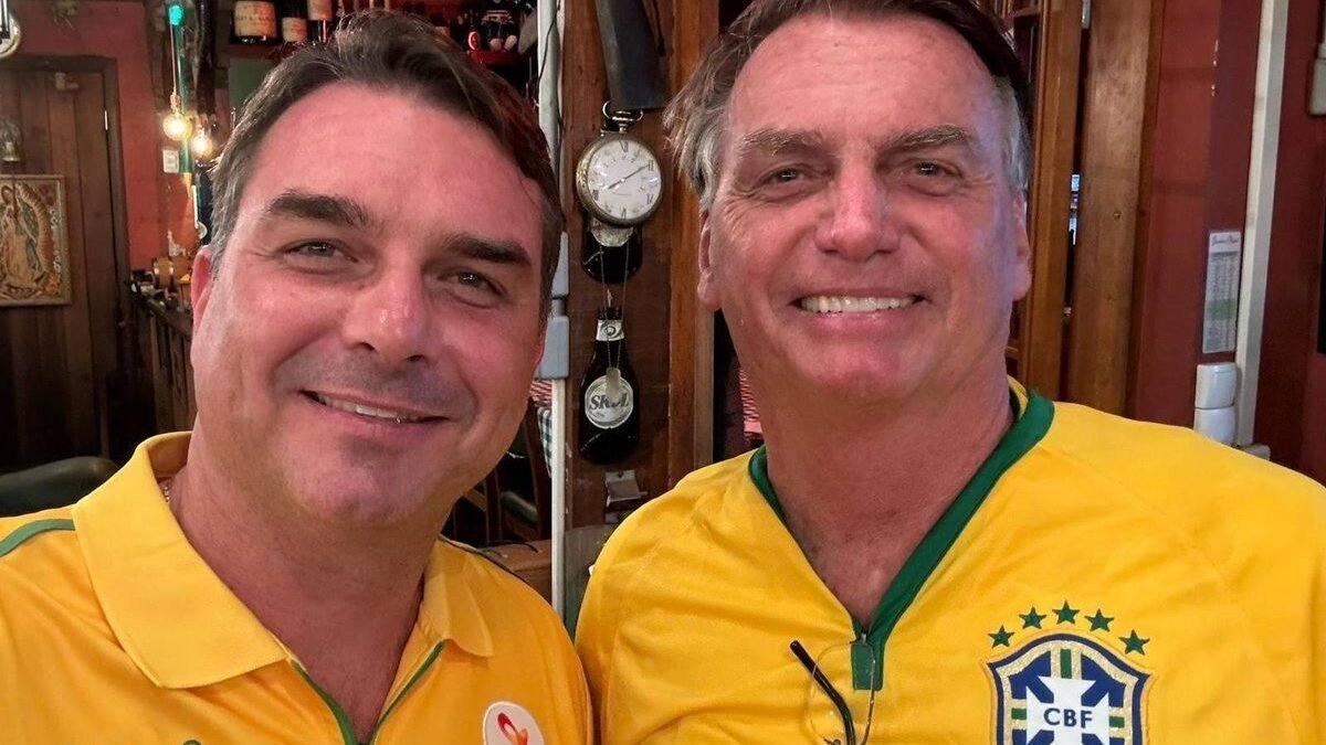 Defesa de Bolsonaro informa STF sobre retomada de visitas de Flávio Bolsonaro ao pai