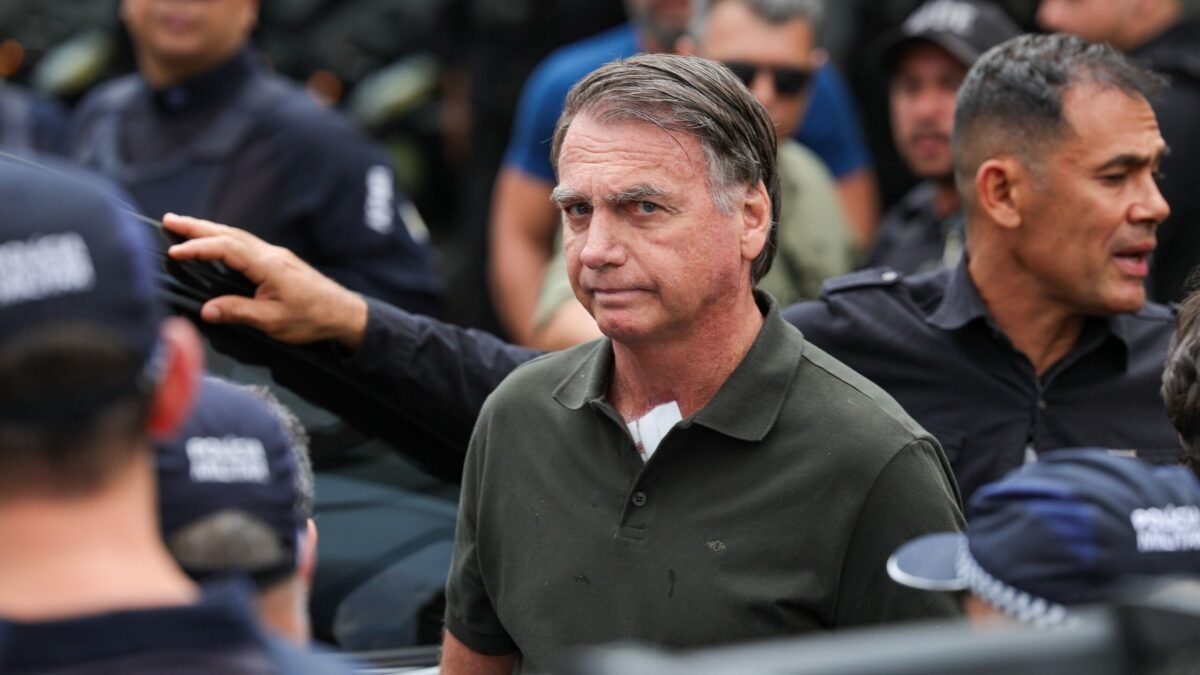 Defesa de Bolsonaro pede reabertura de prazo para contestar perda de cinco joias