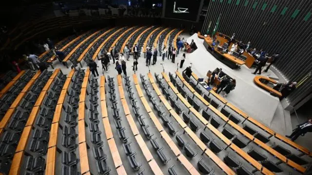 Deputados com menor valor de emendas pagas foram os que mais aumentaram votação em Goiás