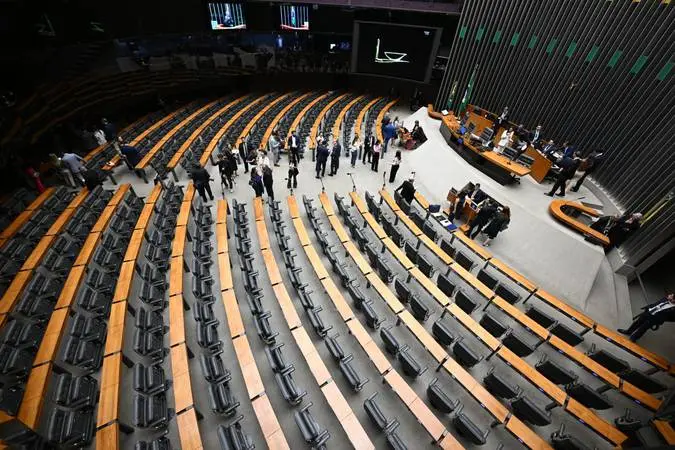 Deputados com menor valor de emendas pagas foram os que mais aumentaram votação em Goiás