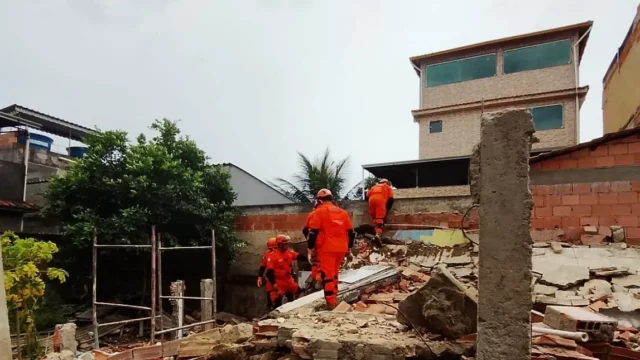 Desabamento durante demolição deixa três pessoas feridas na Baixada Fluminense