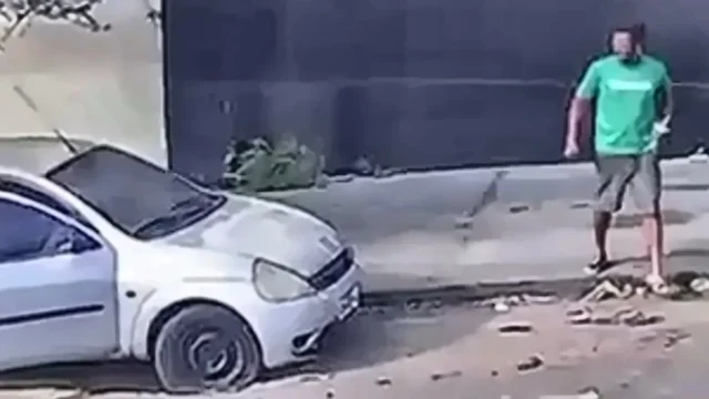 “Deu vontade”: homem em situação de rua é preso por incendiar carro que invadiu para passar a noite em Goiânia