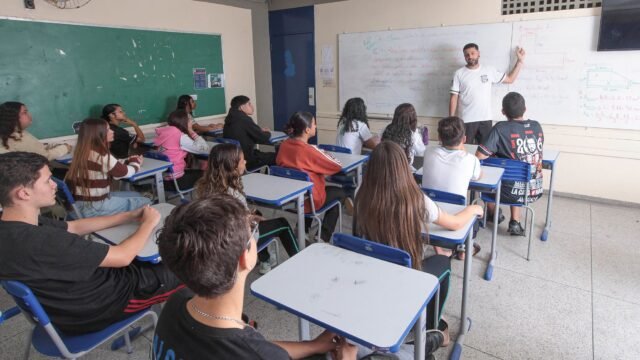 Dia dos Professores é feriado? Veja quem tem folga em 15 de outubro