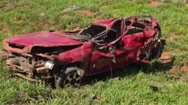 Dois estudantes de 18 anos morrem após carro capotar na GO-080, em Petrolina de Goiás