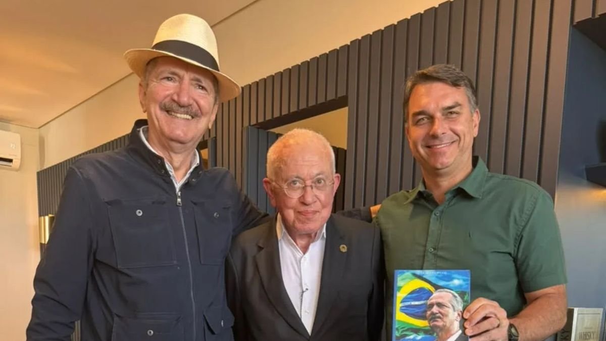 Dois ex-ministros de Lula e Dilma declaram apoio a Flávio Bolsonaro