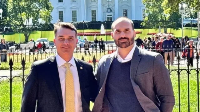 Eduardo Bolsonaro é cotado para Ministério de Relações Exteriores se Flávio vencer eleição