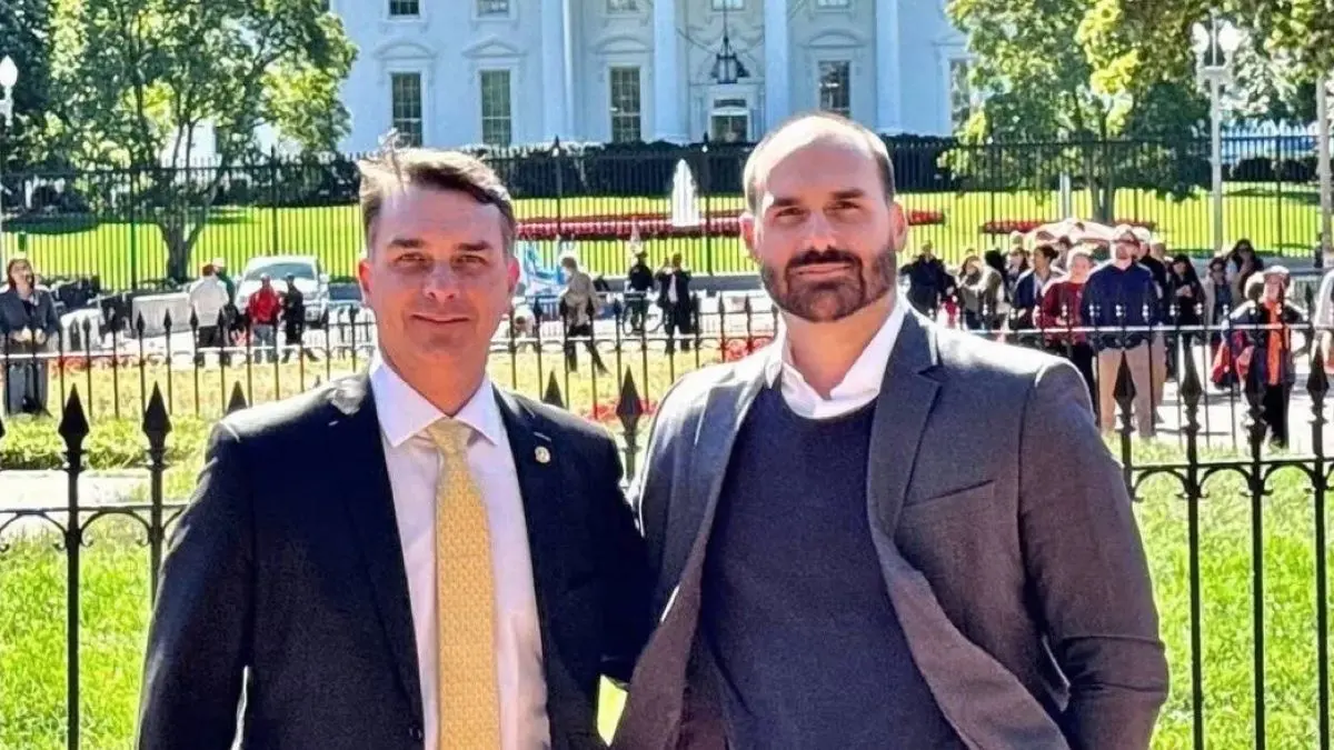 Eduardo Bolsonaro é cotado para Ministério de Relações Exteriores se Flávio vencer eleição