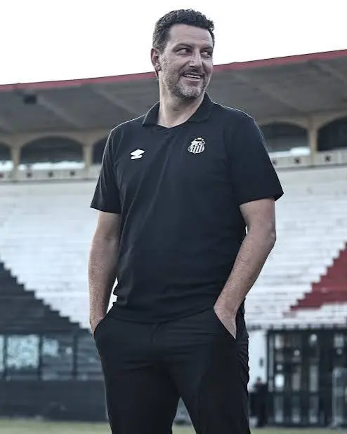 Elano quer resgatar DNA ofensivo do Santos nas categorias de base