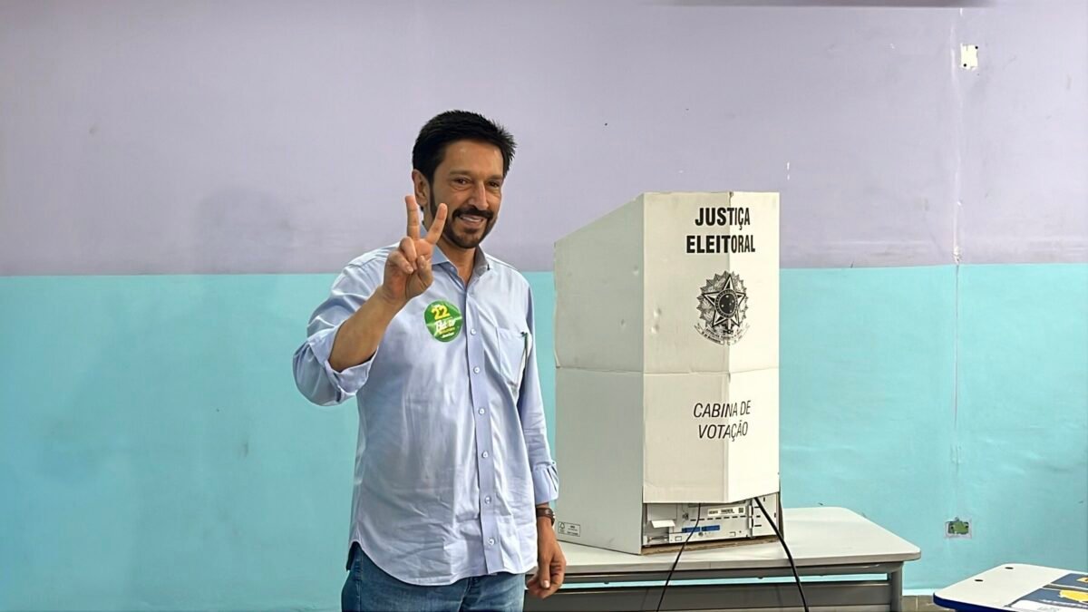 Eleições 2026: Ricardo Nunes vota na Zona Sul de SP e critica decisão judicial sobre frota de ônibus