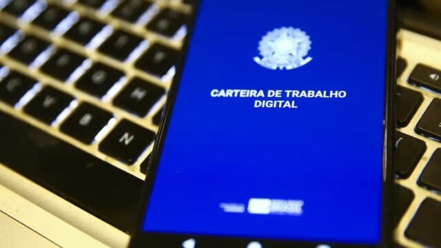 Empresas ofertam 2,4 mil vagas de emprego para diferentes cargos em Aparecida